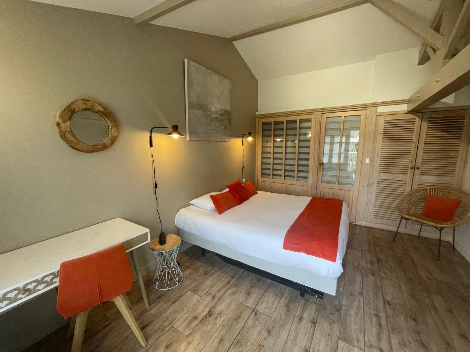 Logis Hotel Le Central คูลง ภายนอก รูปภาพ